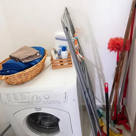 アパート Modern In With Air Conditioning カターニア