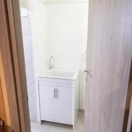 Modern In With Air Conditioning *